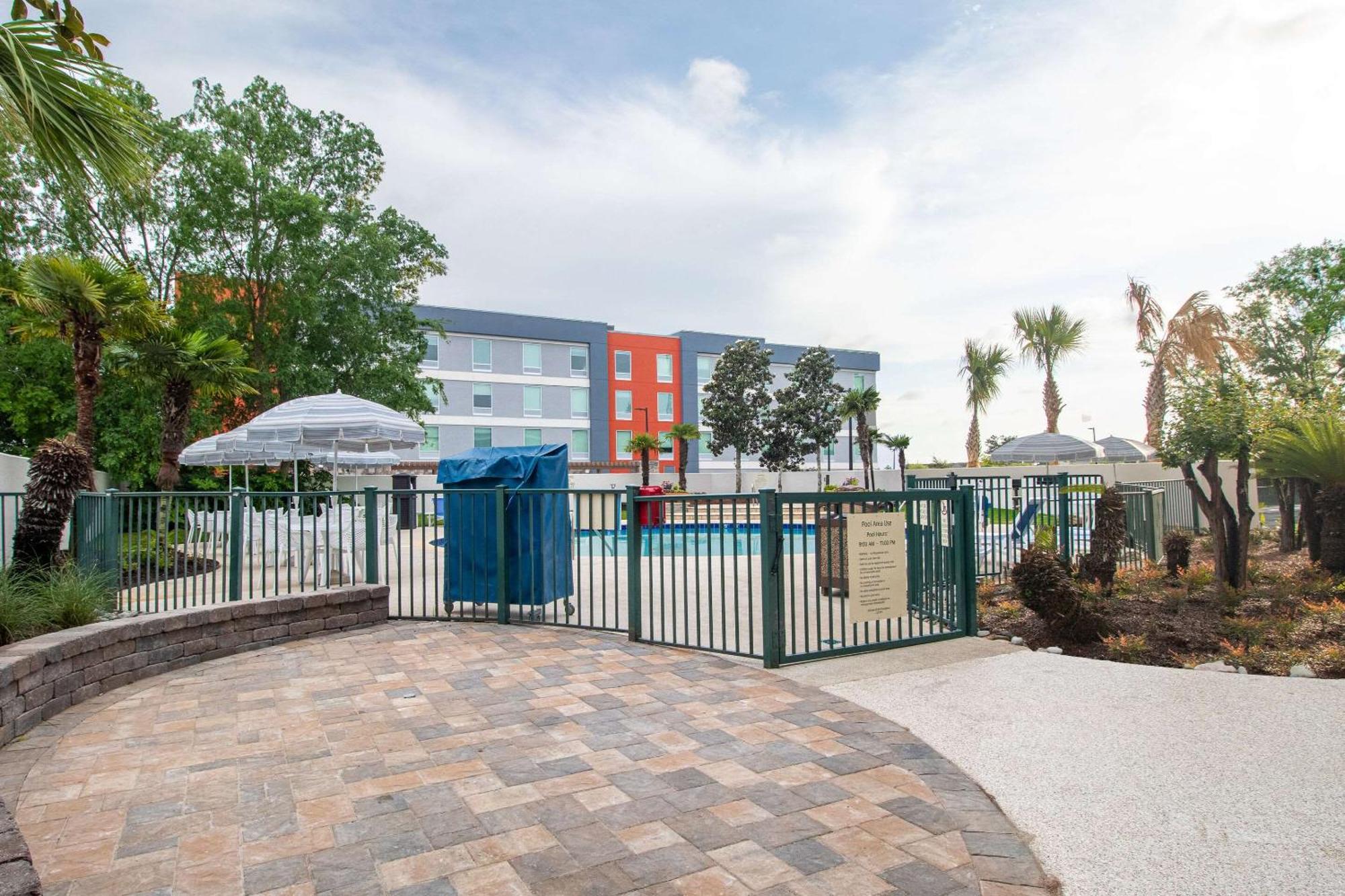 Econo Lodge Inn & Suites Foley-North Gulf Shores Exterior photo