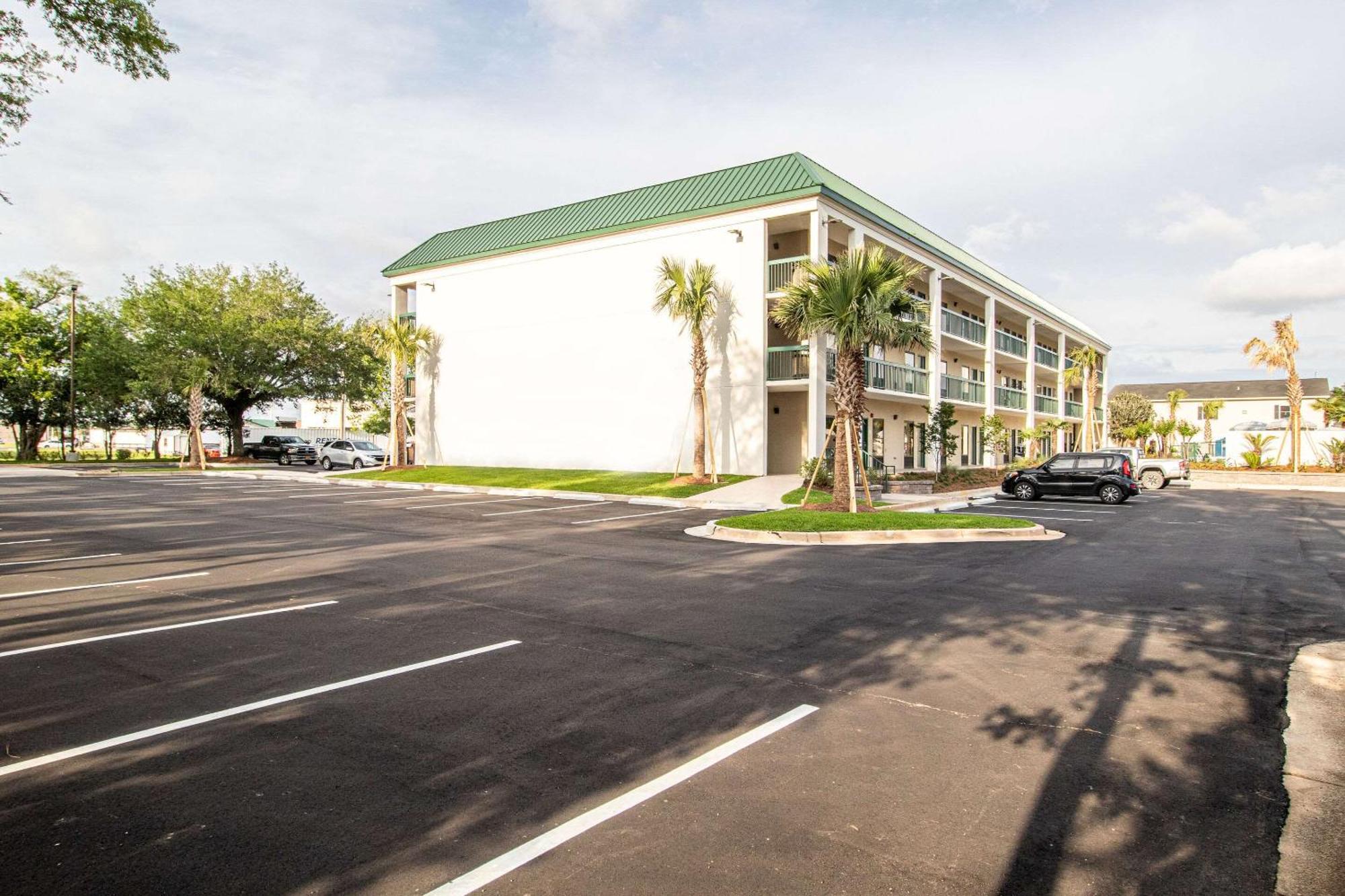 Econo Lodge Inn & Suites Foley-North Gulf Shores Exterior photo